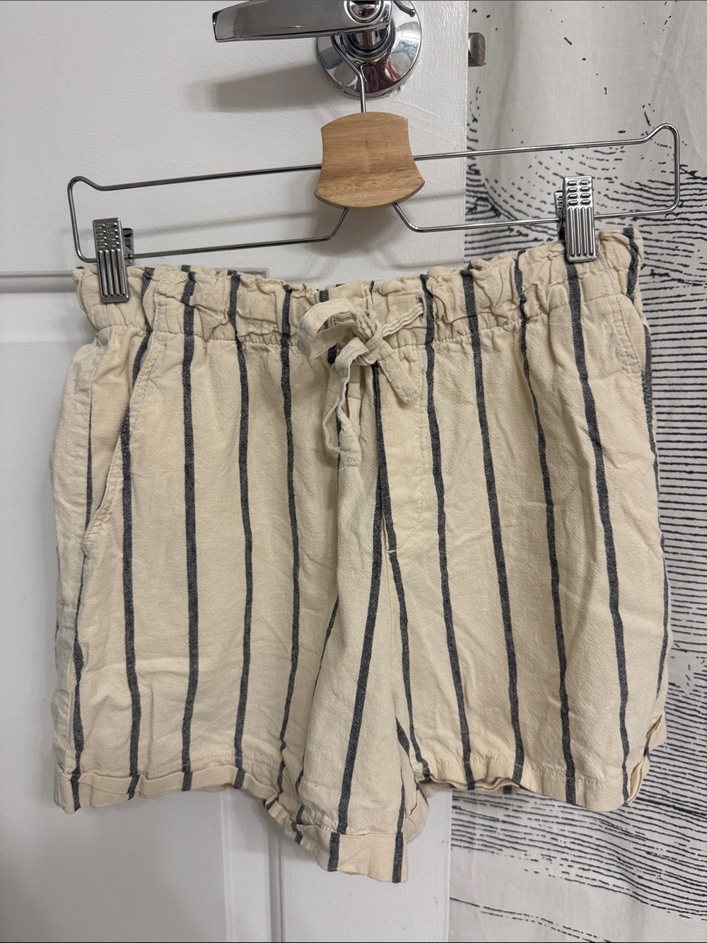Uniqlo Cream Striped High-Waist Cotton and Linen Drawstring Paperbag Shorts